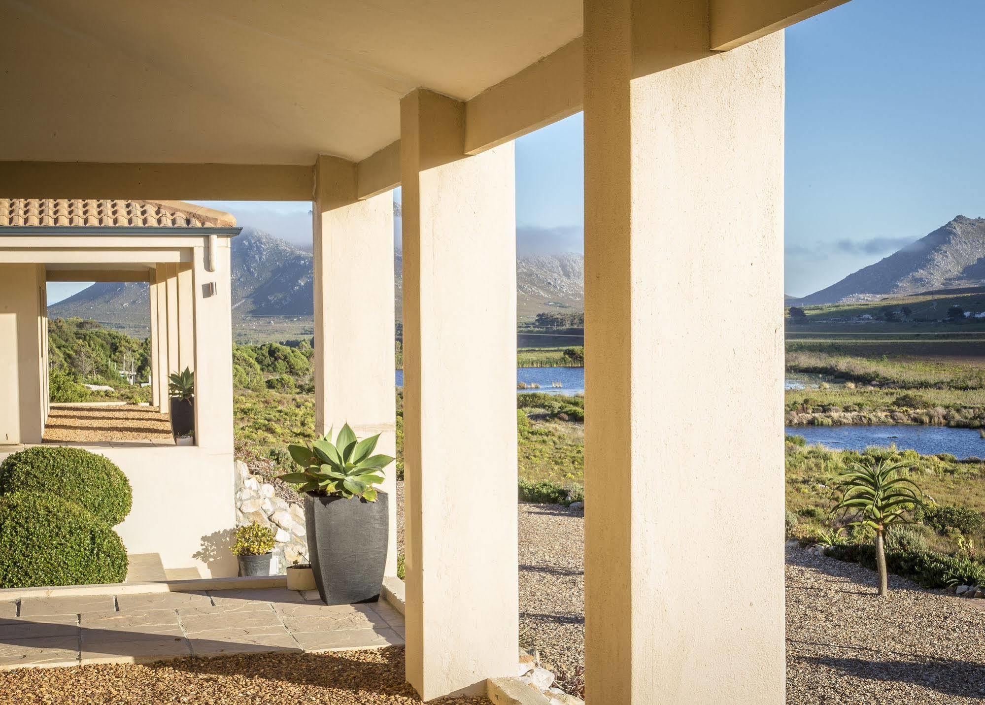 Kapensis Guesthouse Pringle Bay Exteriör bild